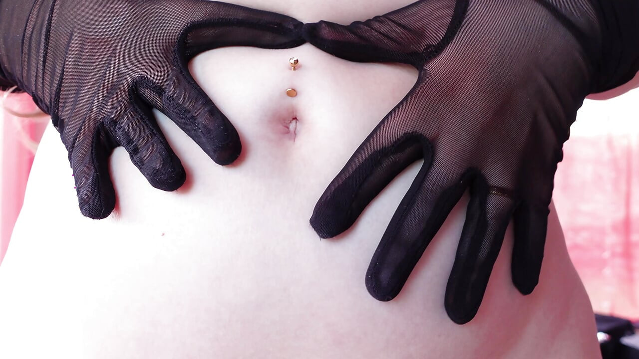 Showing Curvy Belly - MILF's Stomach Video