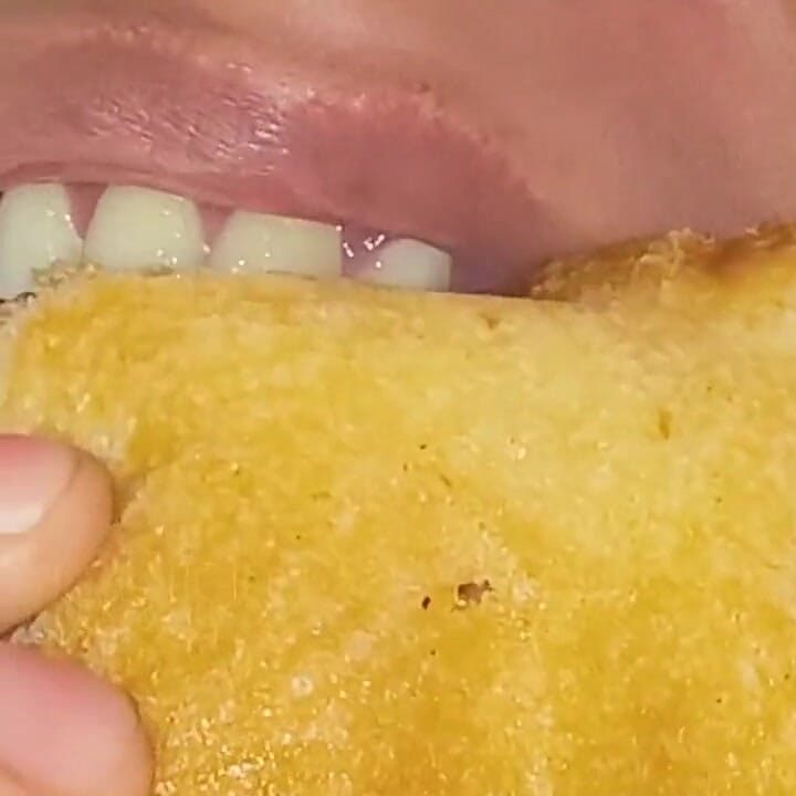 Giantess, küçük erkekler bu sabah kahvaltım