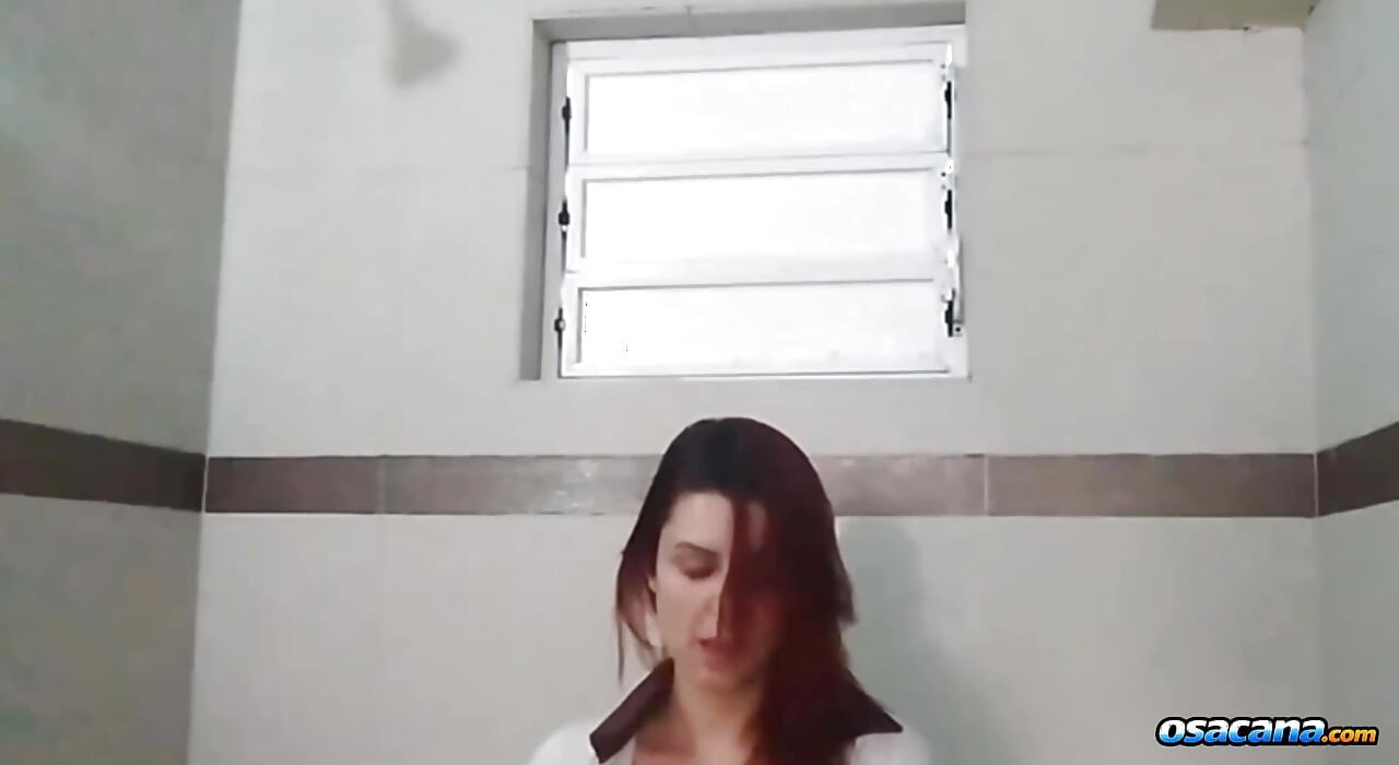 Красивый ее бойфренд в колледже в любительском видео