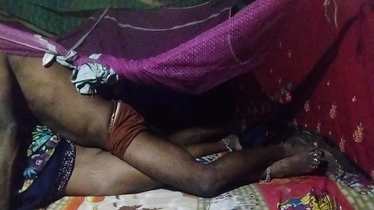 Chor ne chori karane aaya to bhabhi ne chor se boor chodane laga