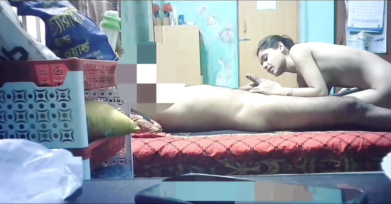 18 Year old  Horny Girlfriend Giving Blowjob Desi Indian ( PART-1)