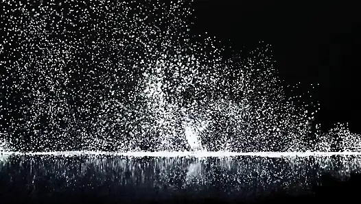 Küçük memeli ateşli koyu saçlı tatlı kız tıraşlı amına döl alıyor