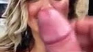 Olivia Moore dostaje hołd cum