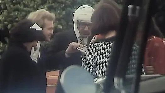 İyi şık, iyi tarz, ama... Sürtükler!! (1983)