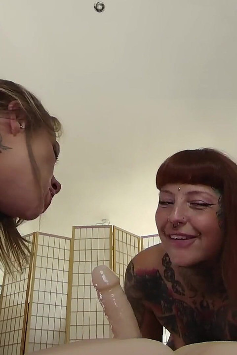 April and Yourfavealtgirl - Facesitting Besties