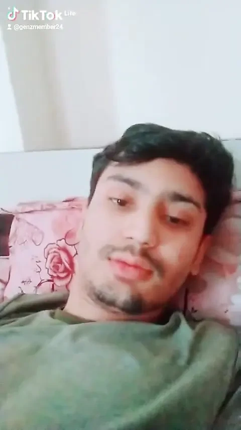 Ada yang pengen nyepong kontol temanku