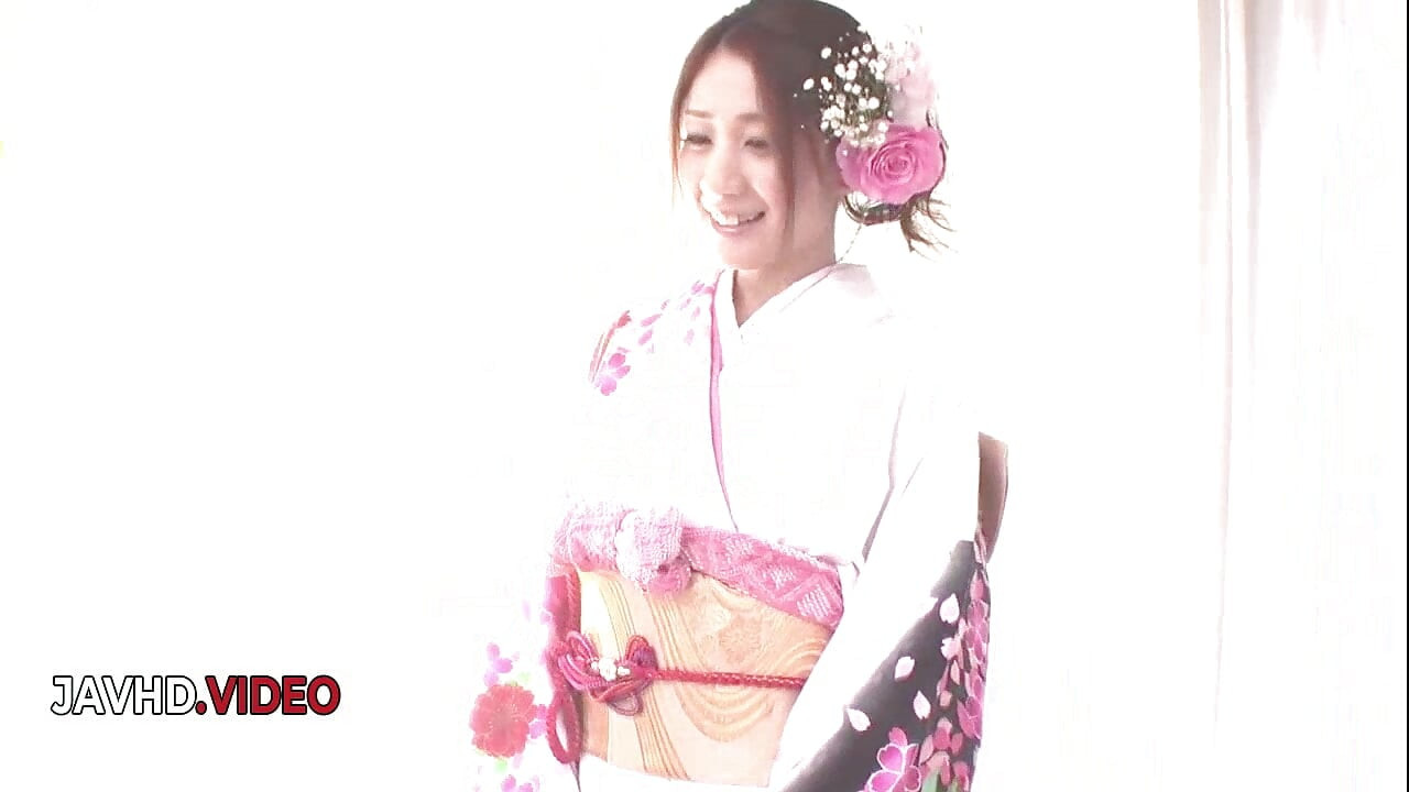 Wild Asian Kaori Maeda delivers jaw dropping blowjob then wild hardcore sex