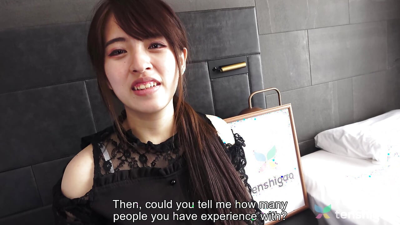 Mao är en gravid tjugoåring med enorma bruna bröstvårtor att suga