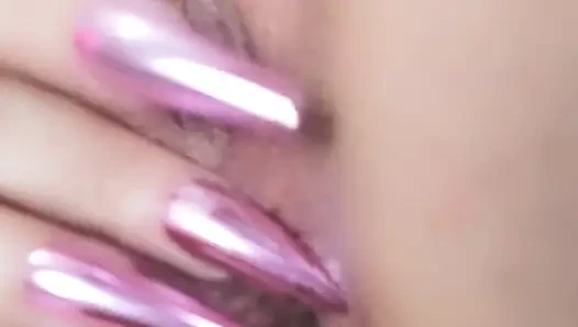Halo Sayang! Aku lagi asik muasin memekku pakai mainan seks favoritku