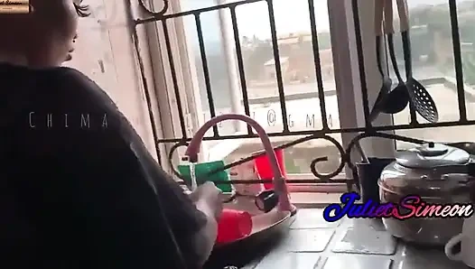 Bana mutfaktan yatak odasına ateşli bir domaltarak verdi