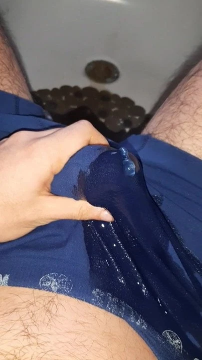下着姿のおしっこ