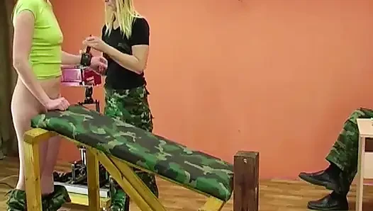Hanka spanking-maschine - arschpeitschen
