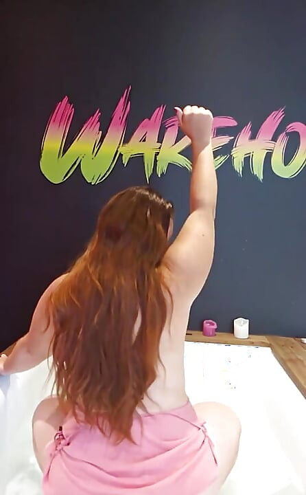 Кончи, присоединяйся ко мне в ванне на Склад-X! У меня есть игрушки! Я приведу мою задницу, если ты приведешь