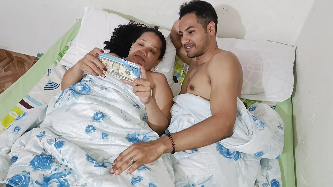 Kocası çalışırken komşumun götüyle sert seks