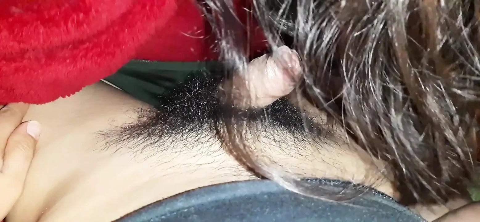 18 岁的淫荡青少年步骤从毕业礼物中获得大声肮脏的肛门. 自制 的第一人称视角