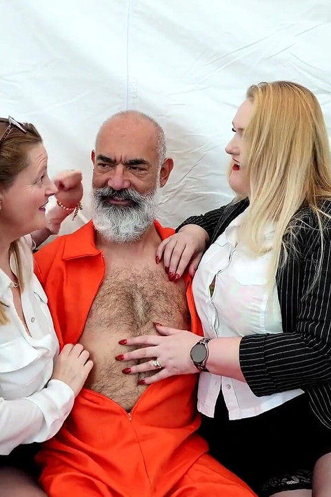 Marie es follada por prisionero