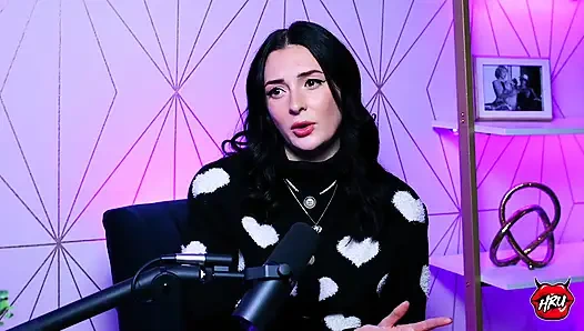 Charlotte Sins Menelan Pejuh, Pesta Seks, dan Bidang Ethicaljournalism yang Beruban