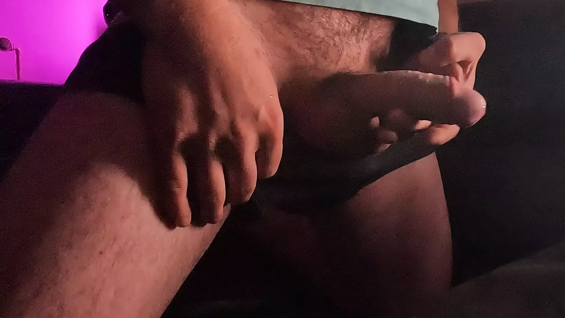 BEATIFUL BIG COCK MASTURBATING