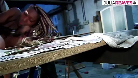 Azgın hatunlar birlikte büyük yarağa bindikten sonra döl yutuyor