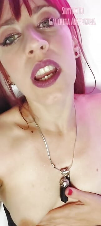 Shyyfxx, tu mejor amiga hace tu polla dura con sus gafas y bailando Juego de roles p1