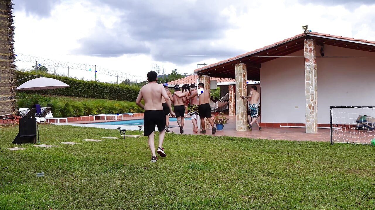 Meu primeiro gangbang com os amigos do meu futuro marido 1 buceta 6 paus