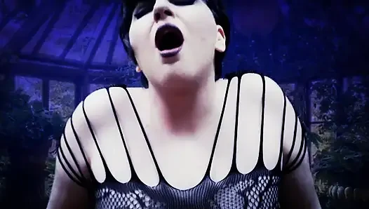 Ramuan feminisasi ajaib tetangga gotik