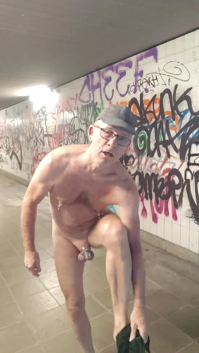 The whore shows herself in a hot stringbody, takes off her clothes and shows herself naked in the tunnel.