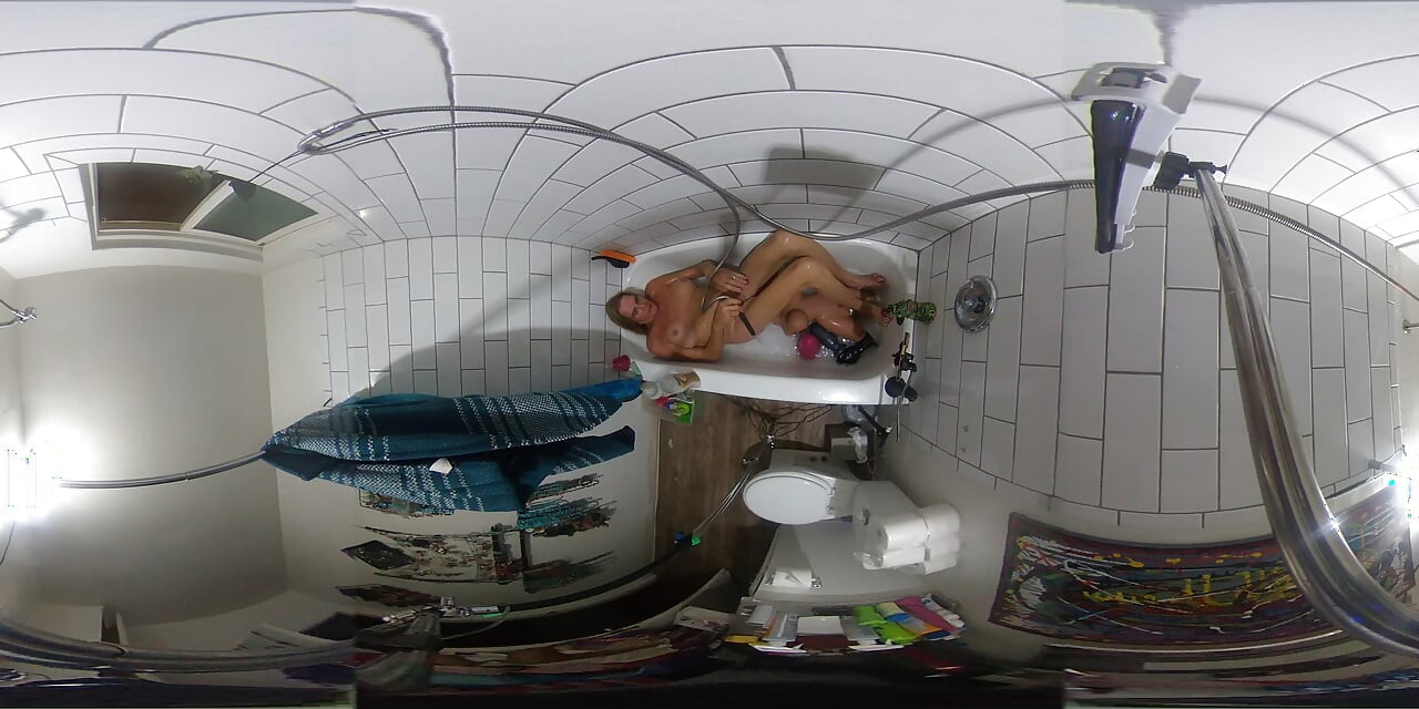 Lizzy Yum VR October 2026 Bathing Masturbation Dilating