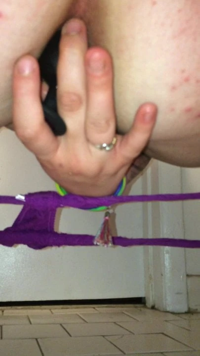 Slutty Hotwife Inserts Butt Plug, Hotvixenwifey Displays Ass