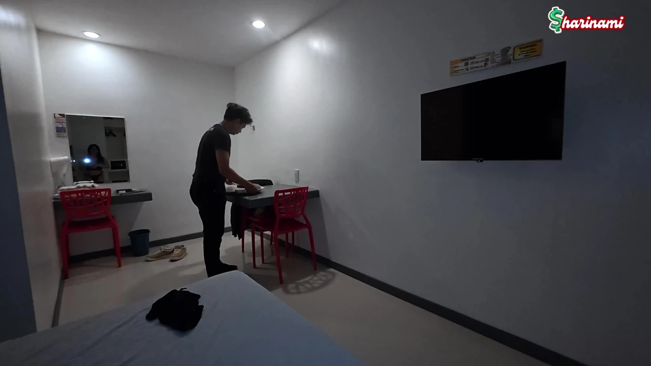Pinay Sharinami otelde bir gecelik ilişki yaşadı