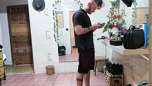 Göğsünüzü tıraş etmek ve tıraş etmek