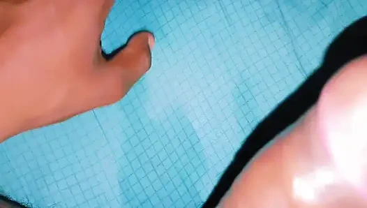 Üvey kız kardeşimle seks yaptım ve o beni yüzüne boşalttı