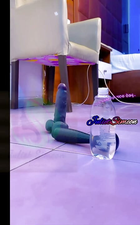 Bück dich wie ein gutes mädchen, und ich werde dich wie meinen dildo ficken und squirten
