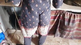 Pakistani Delivery Boy Homemade Girl Sex with Pizza Only
