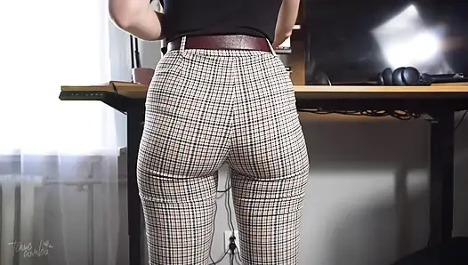 Sıkı pantolonlu iş arkadaşlarını götten izliyorum vpl