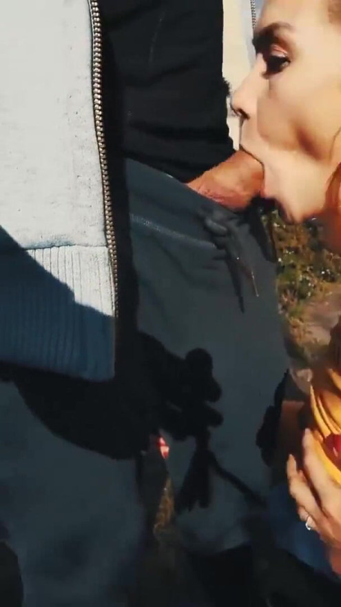 PUBLIC BLOWJOB AND CUMSHOT IN THE MOUTH SLUSTY FITNESS MODEL | Clip 1