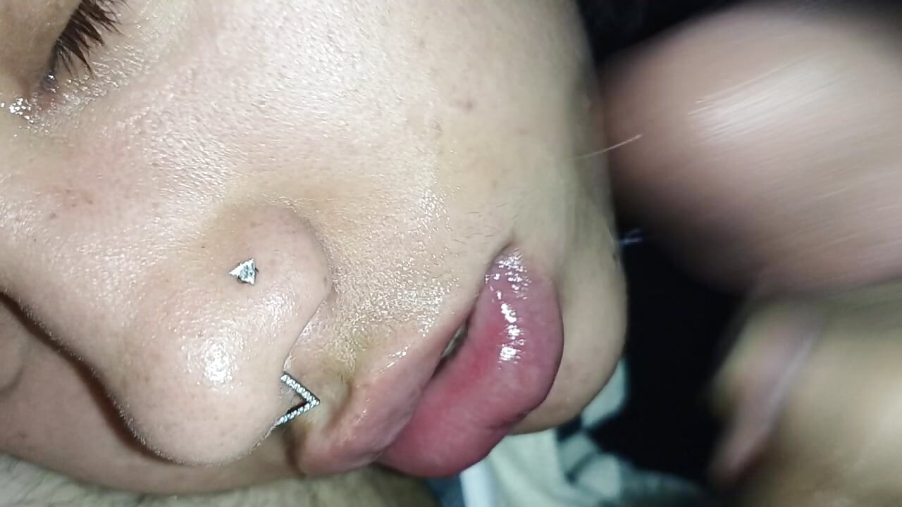 CREAMPIE FACIAL, SPURTING A LOT OF CUM ON HER BEAUTIFUL FULL LIPS