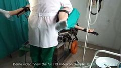 Menina recebe orgasmo na cadeira da ginecologia