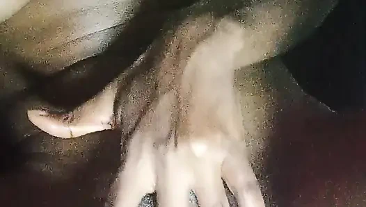 Murid sange ini lagi asik fingering memeknya yang aduhai