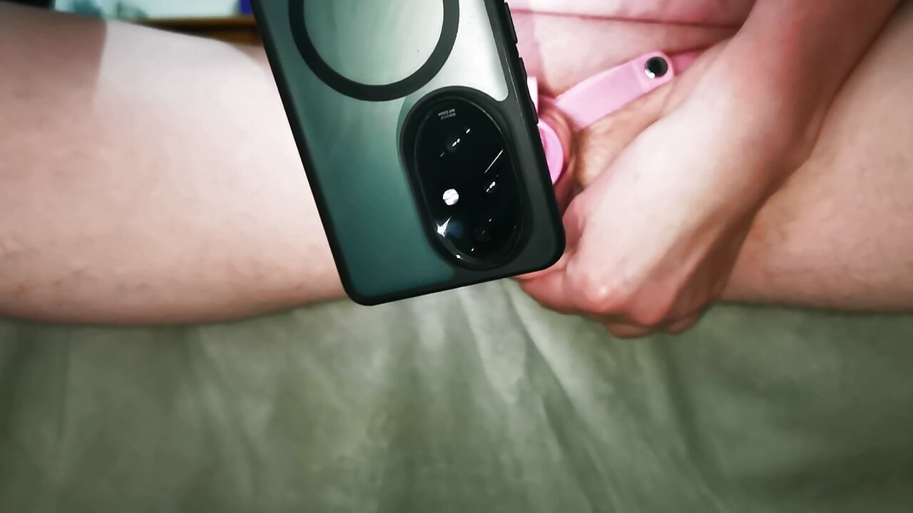Locktober 第8天，贞操禁欲中的变性人Zoe Jarvis多次高潮