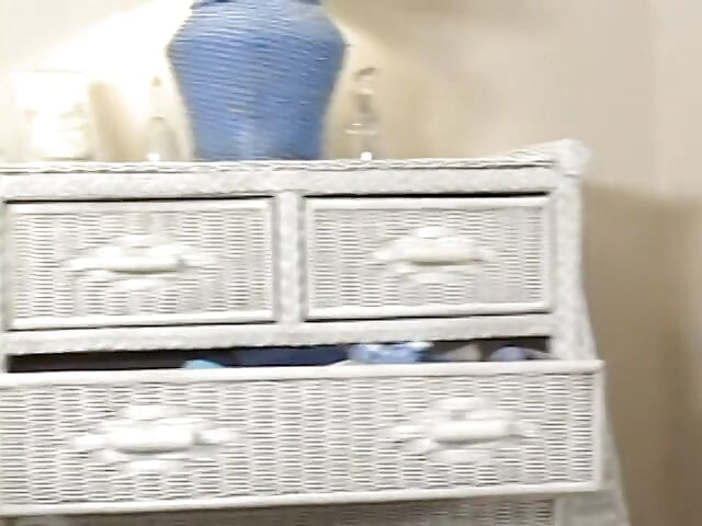 華麗大屁股比基尼女同性戀玩弄各種震動棒和假陽具