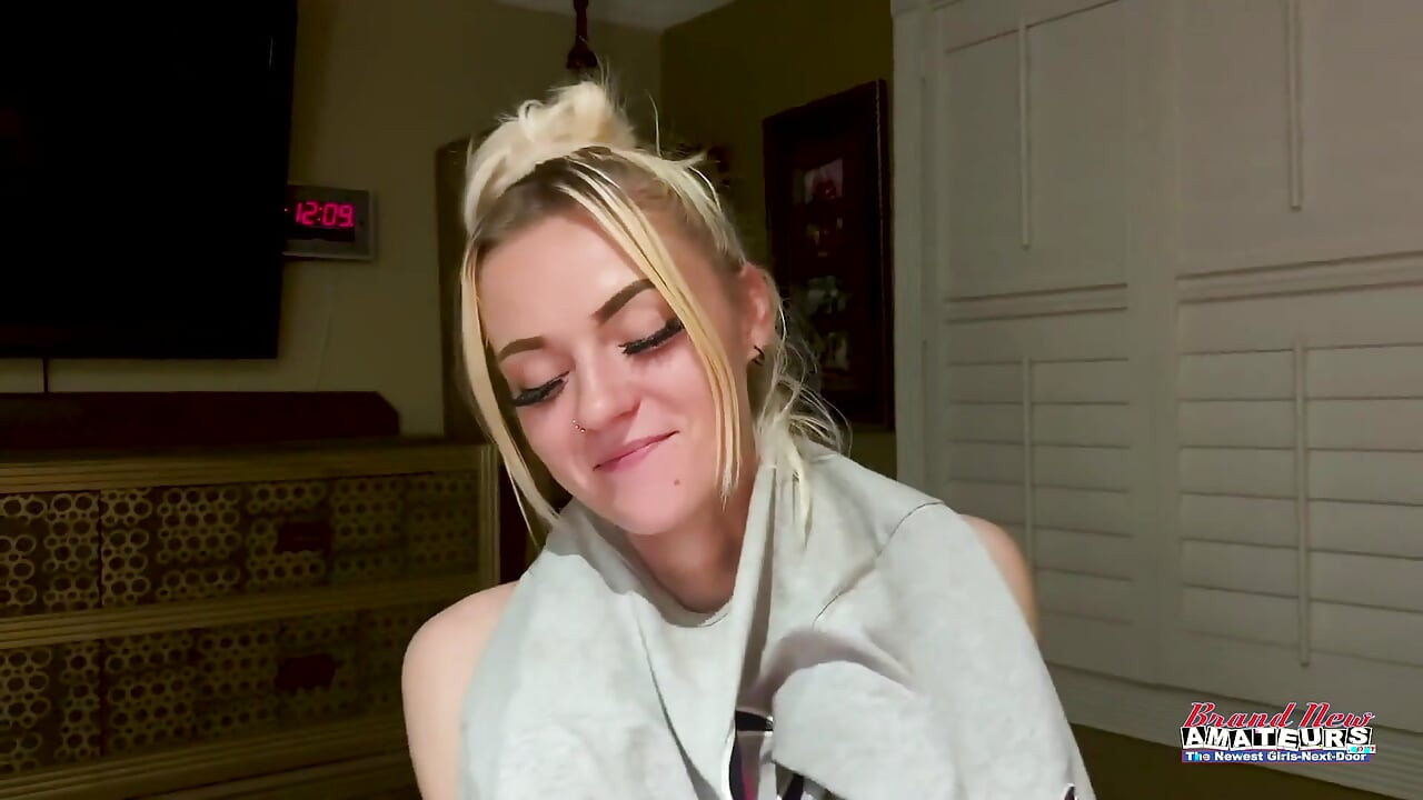 Manipulating my Sassy body rub girl into showing off body