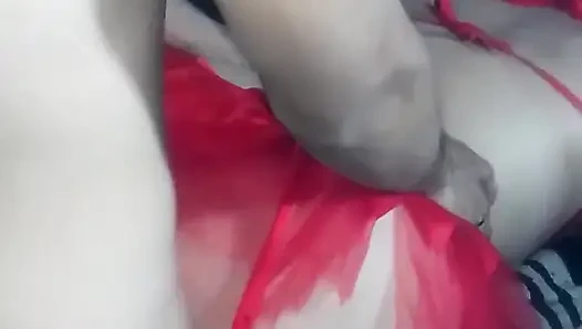 Я сосу ее задницу, ее вагину, и я вставляю это в ее сексуального дьявола