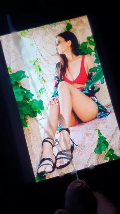 Cumtribute for Victoria Justice's Feet