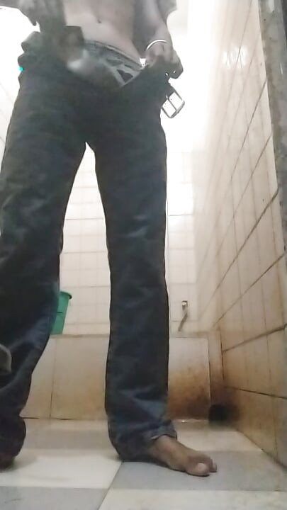 I am bathing alone, someone please come