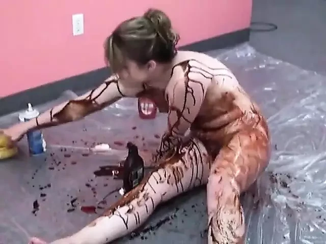 Sweet girl wants ketchep and a hot fuck on the floor