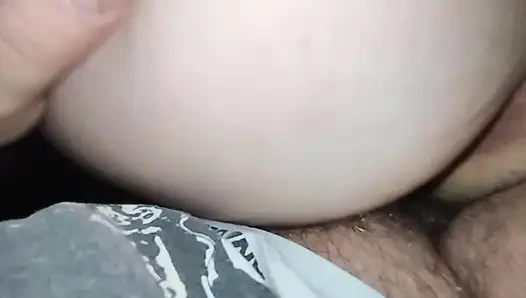 Dientot dari belakang dan crot di dalam memeknya