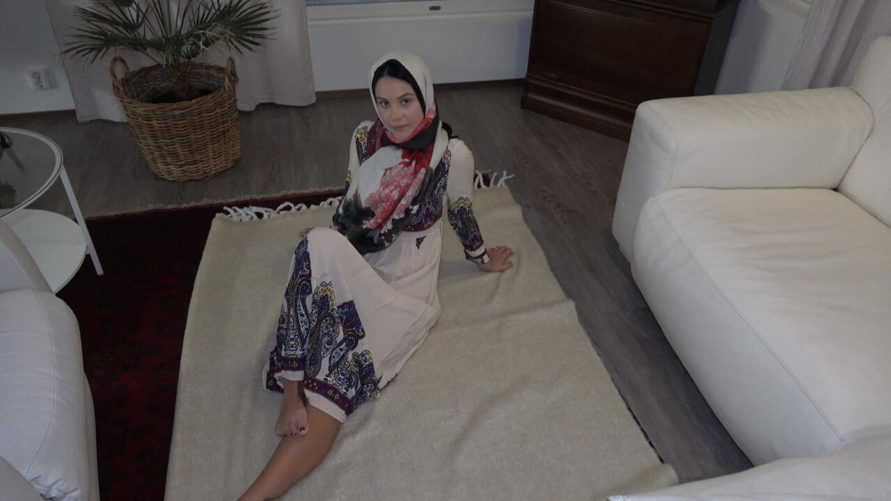 Hijab Stepsister Wants Sex When She Is Alone With Older Stepbrother