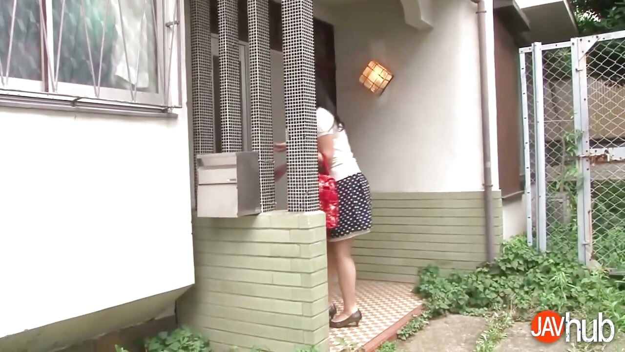 Napalona Ami Maejima jeździ na swoim starym mężu jak suka