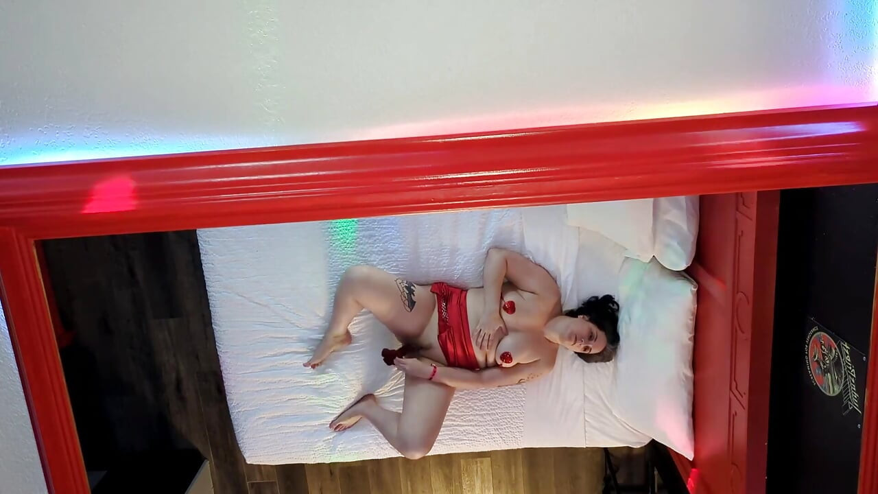 Hot Wife Fools Around Waiting to Get Fucked at Resort